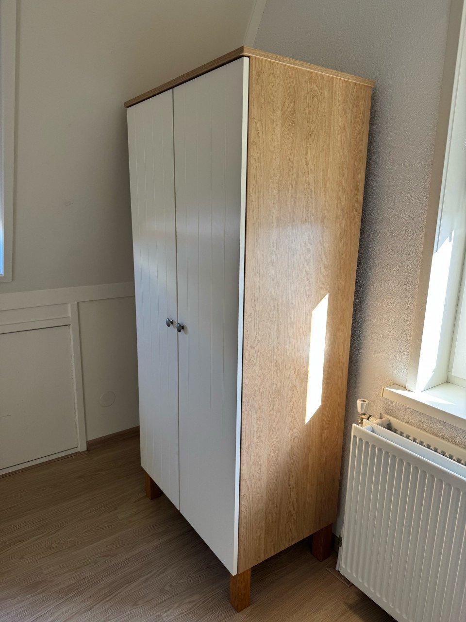 Commode met bijbehorende kast