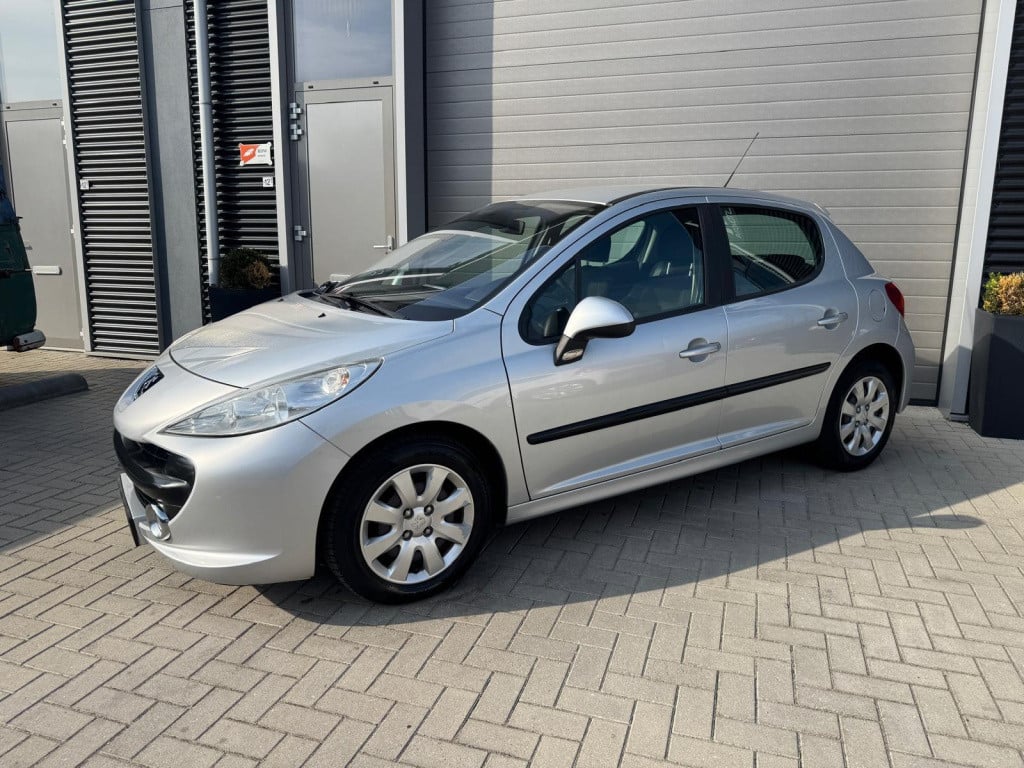 Peugeot 207 1.4-16v xr/130.000/vol jaar apk/airco/carplay