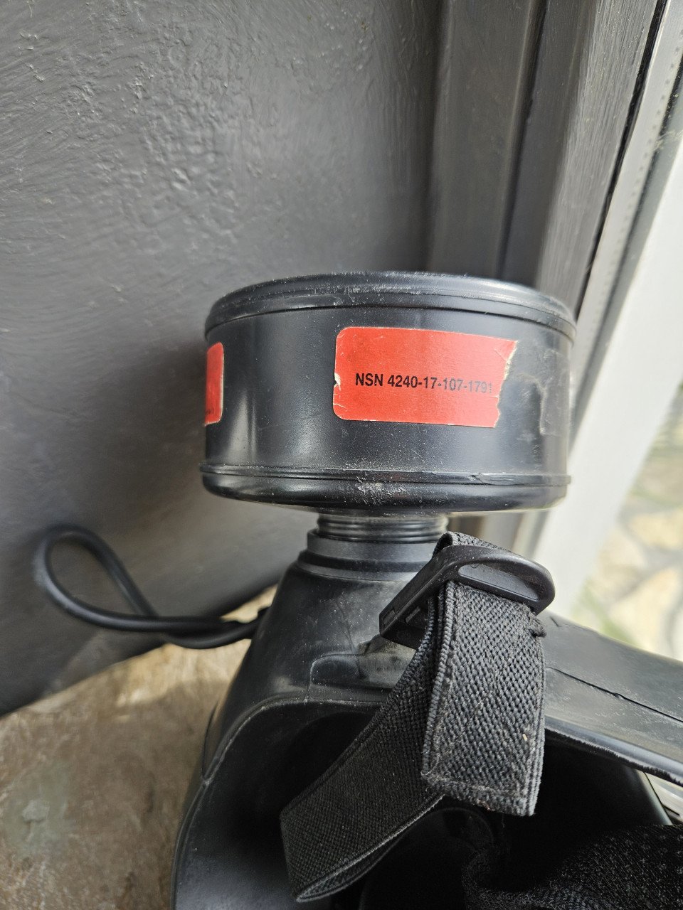 Mooie militaire gasmasker Avon FM 12 NBC in goede staat...