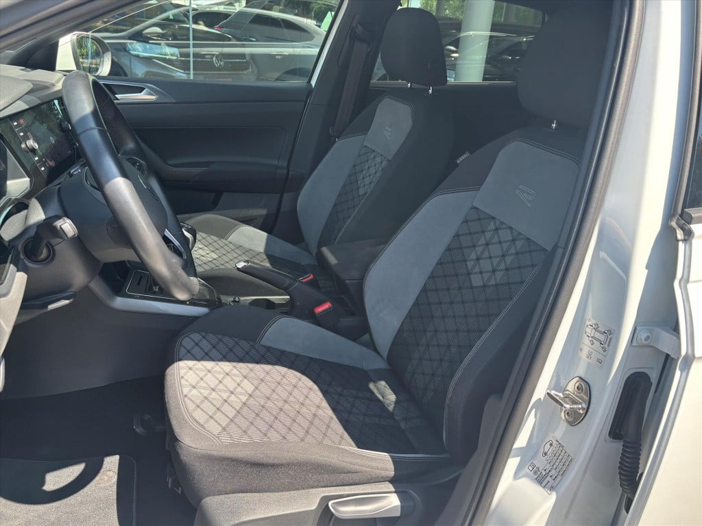 Volkswagen Taigo 1.0 tsi 110pk r-line| pano dak|trekhaak|led| navi via carp