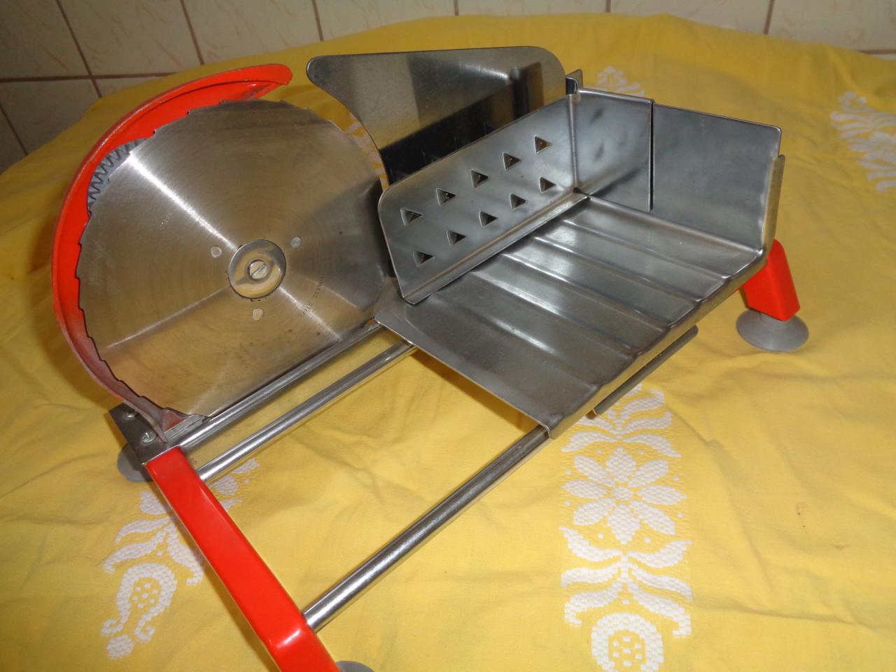 Brood en vleeswaren snijmachine.