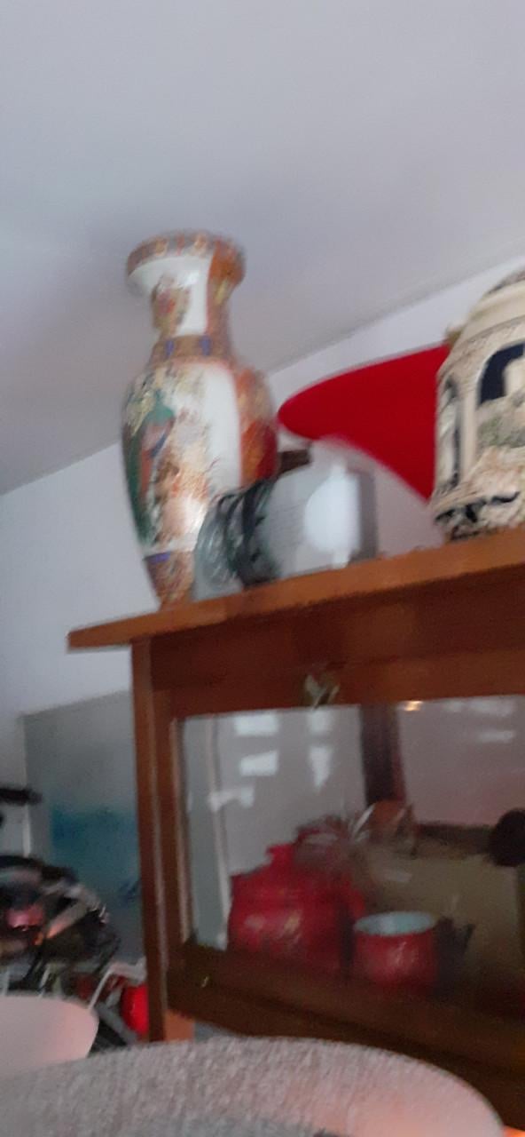 Bijzet-tafel of Nachtkastje uit CHINA / of salontafel / div. Kunst