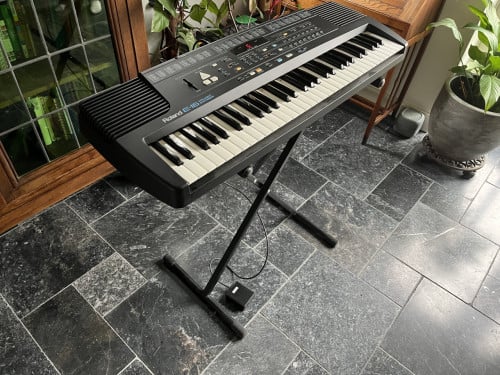 Roland E16 keyboard