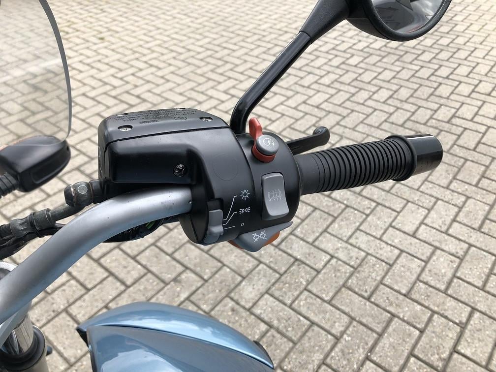 Keurige BMW R1150R uit 2002 met 87 dkm, kofferset, ABS, windscherm €2695,-