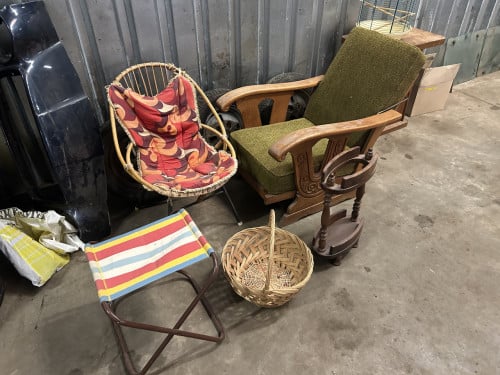 Brocante; rotan stoeltje, rookstoel, etc