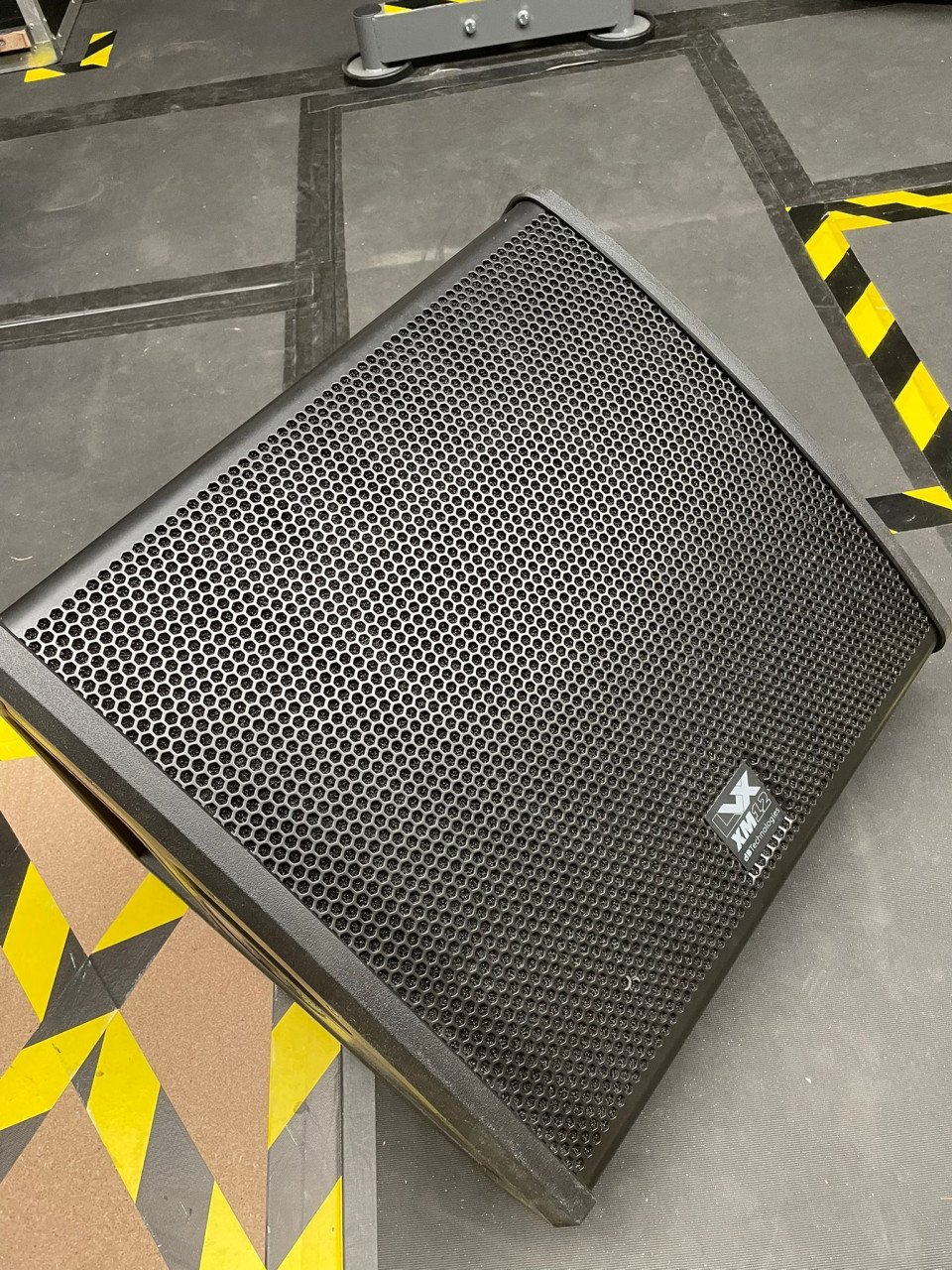 DB Technologies LVX-XM12 actieve coaxiale vloermonitor
