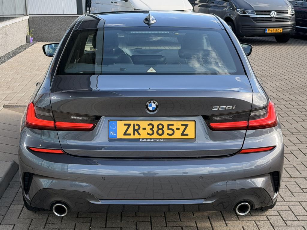 BMW 3-serie 320i m-sport | cruise | m zetels | apple carplay | navi | sfeer