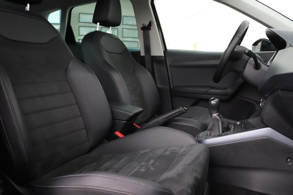 Seat Arona 1.0 tsi style business intense beats 95pk