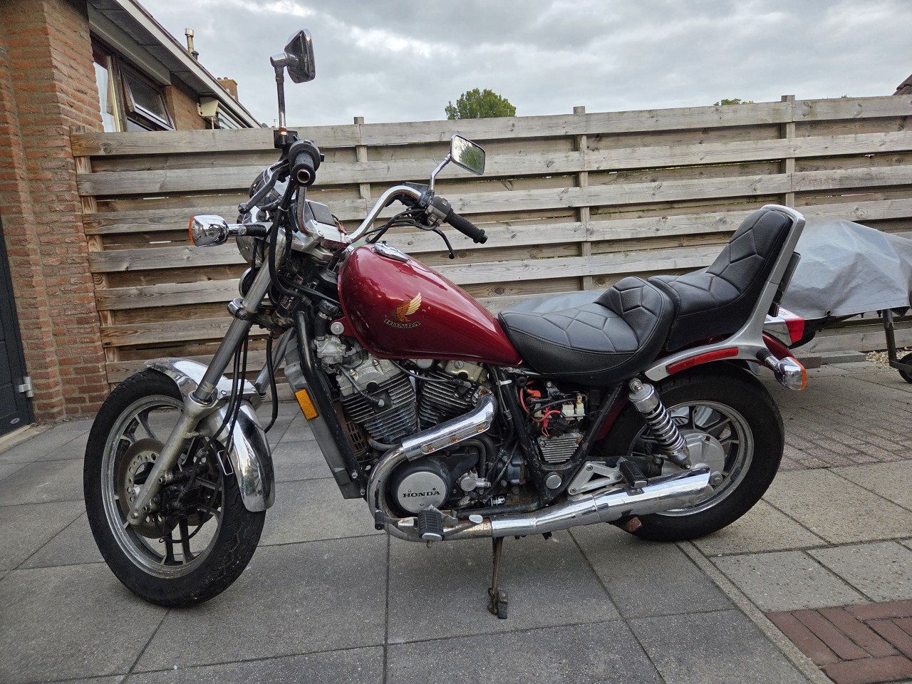 Honda VT700C shadow hobby object (opknapper) door inruil verkregen