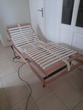 Elektrische verstelbare Lattenbodem op pootjes + matras (70 x 200)