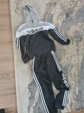 Adidas sportkleding maat 140