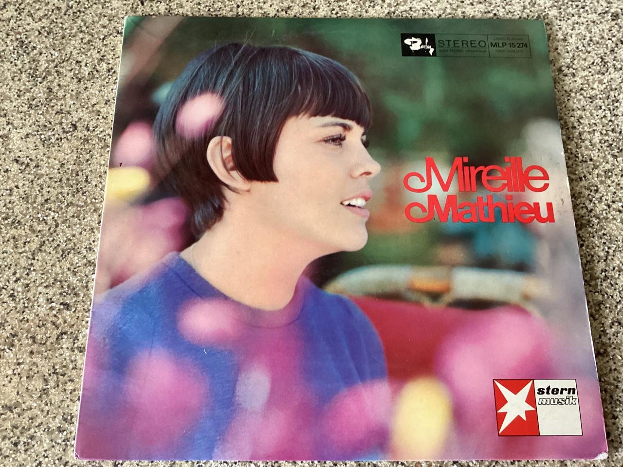 Verschillende LP’s van Mireille Mattieu.