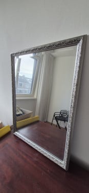 Te koop: 2 mooie spiegels met sierlijke lijst