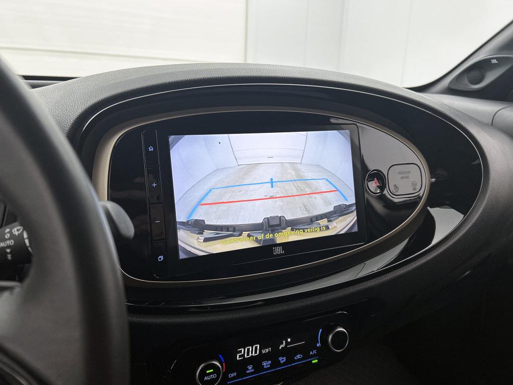 Toyota Aygo x 1.0 vvt-i s-cvt envy automaat | navigatie | jbl soundsystem |