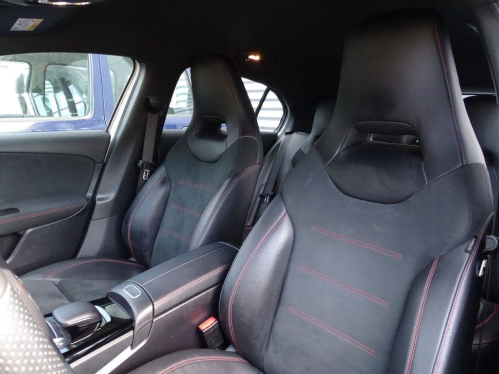 Mercedes-Benz A-Klasse 180 business solution widescreen cockpit
