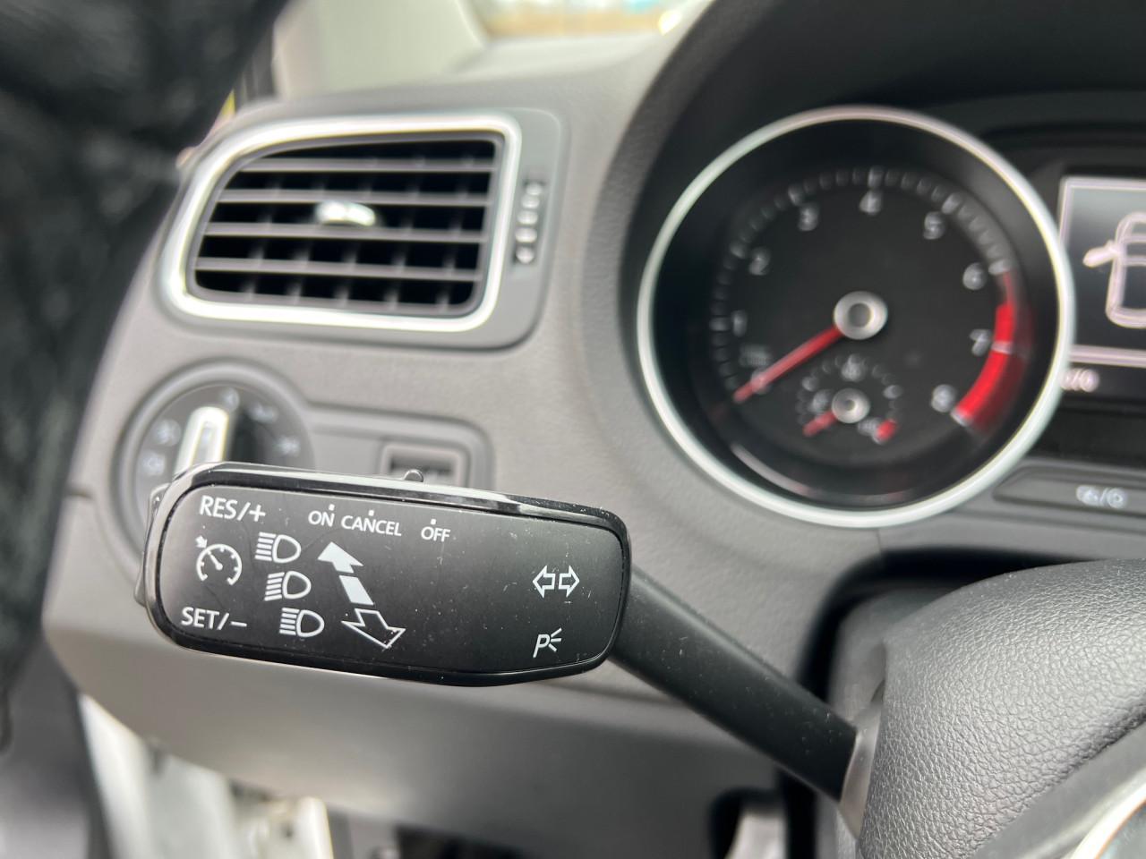 Werkelijk als nieuw, VW Polo 2015 met slechts 93000 km, Panoramadak!