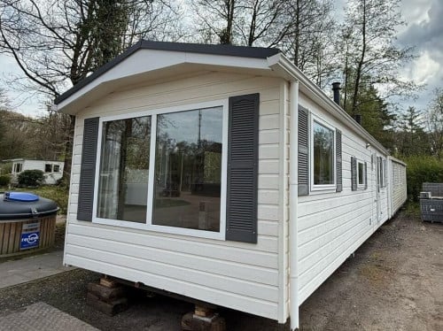 Diverse kunststof chalets te koop