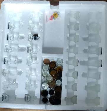 Schaakspel en 2 andere spellen van glas