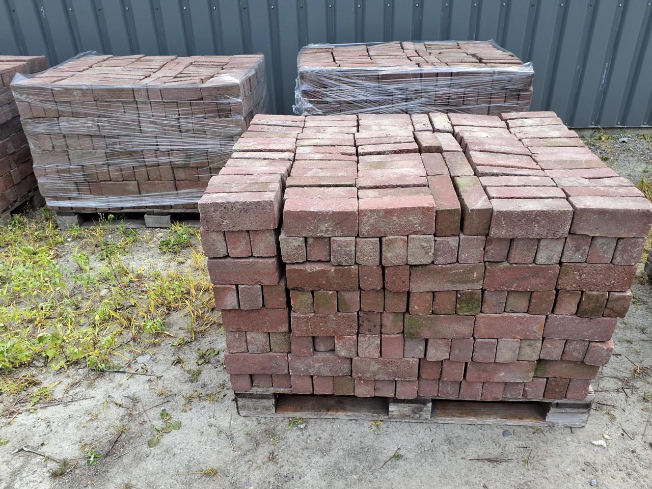 Aangeboden: gebakken klinkers dikformaat (7 duimers) rood