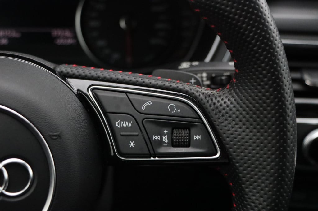 Audi A4 avant 35 tfsi s line black edition 150pk s-tronic