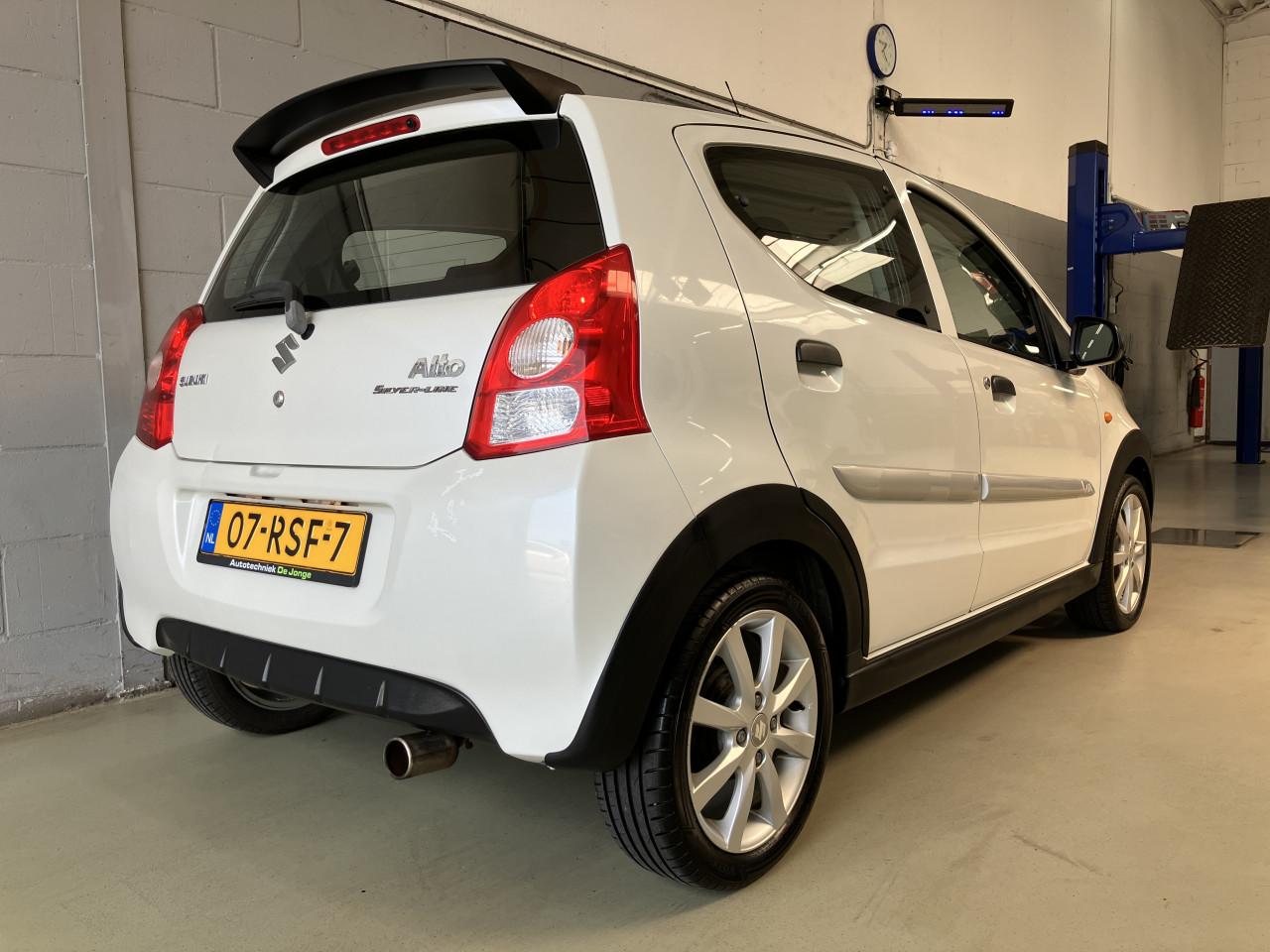 Sportieve Suzuki Alto Silver-line