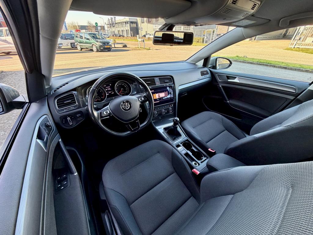 Volkswagen Golf 1.0 tsi trendline