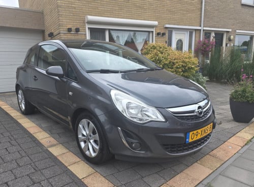 Tekoop zeer mooie Opel Corsa 1.2i 16V Anniversary Edition