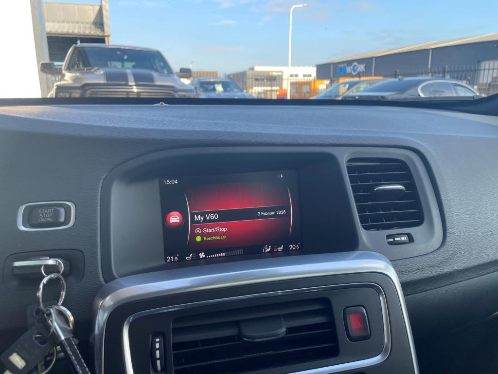 Volvo V60 2.0 d4 r-design automaat | schuifdak | leder | trekhaak