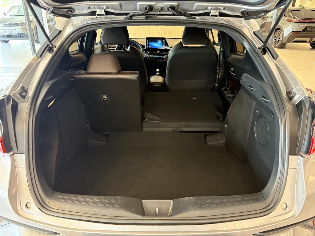 Toyota C-hr 1.8 hybrid executive
