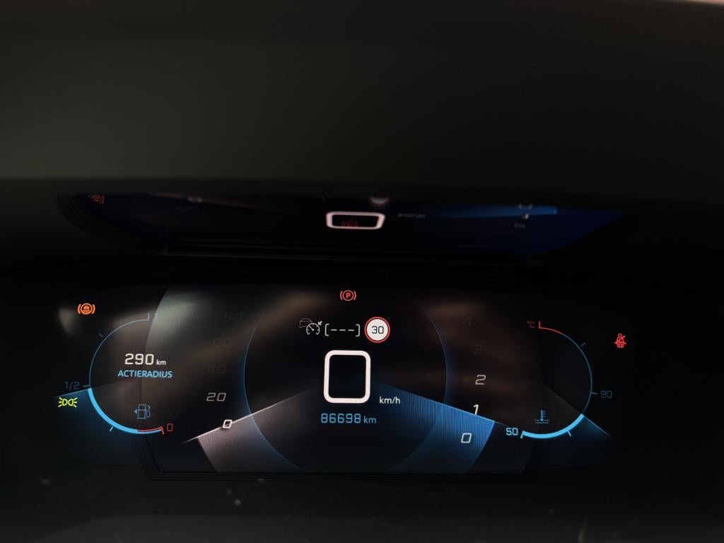 Peugeot 2008 1.2 puretech allure | keyless entry/start | adaptive cruise co