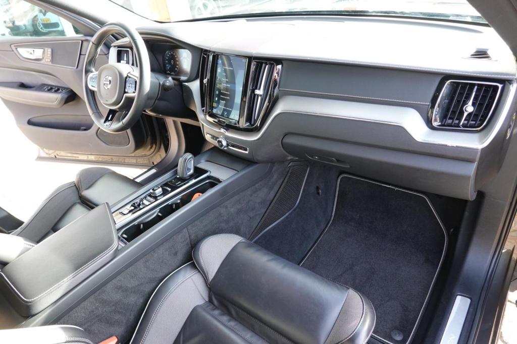 Volvo XC60 2.0 b5 r-design