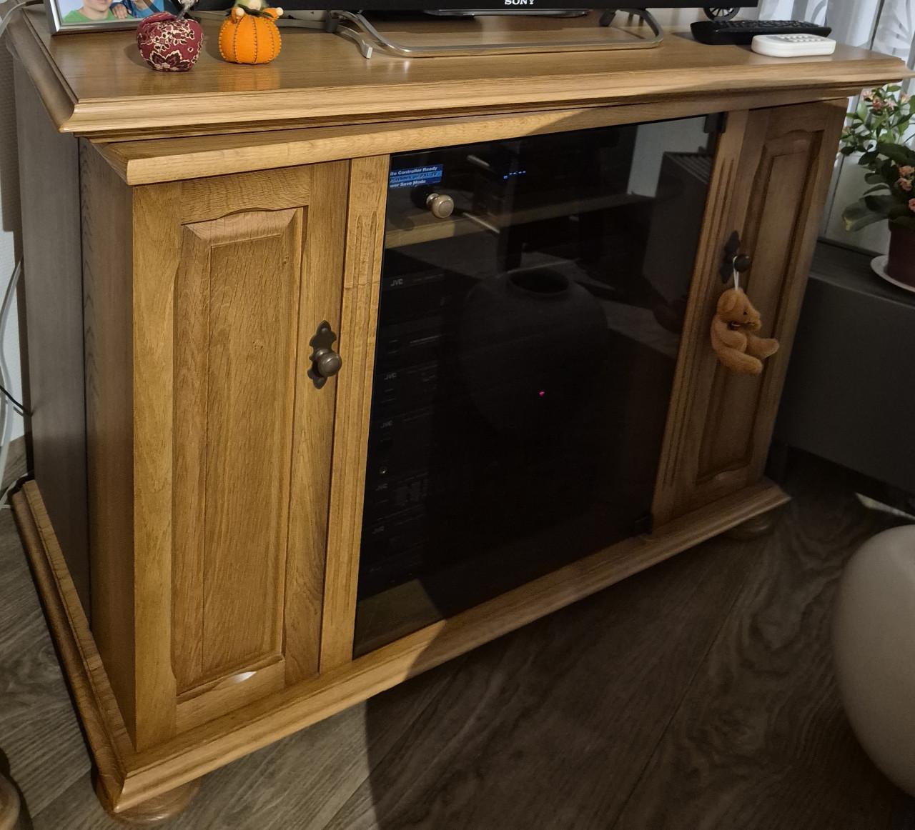 TV / muziekinstallatiekast