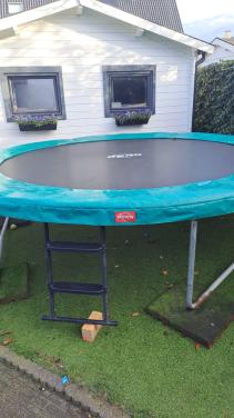 Berg trampoline 330