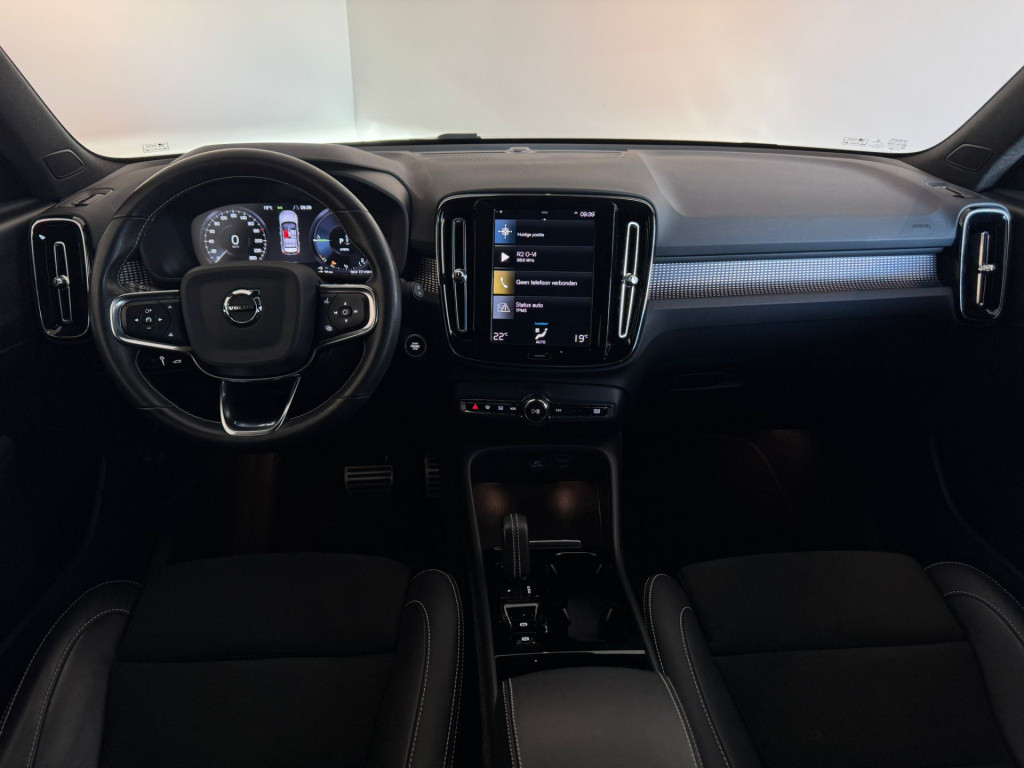 Volvo XC40 1.5 t4 recharge r-design black edition