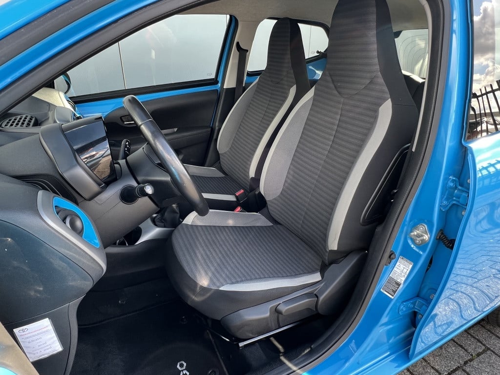 Toyota Aygo 1.0 vvt-i x-play ltd | dealeronderhouden | airco |