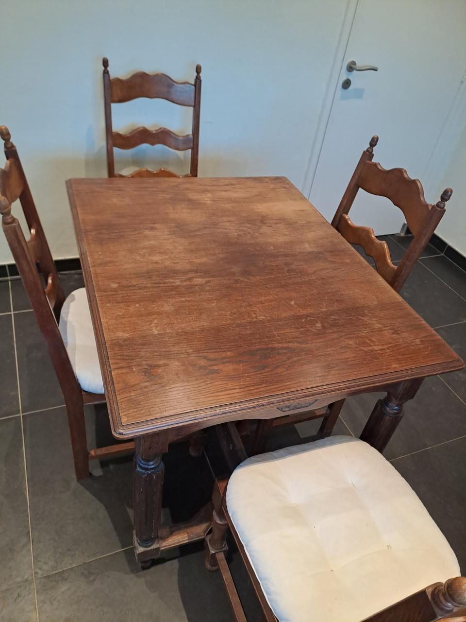 Eethoek met 4 stoelen