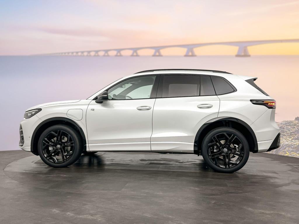 Volkswagen Tiguan r-line edition plug in hybride 204 pk black style pakket