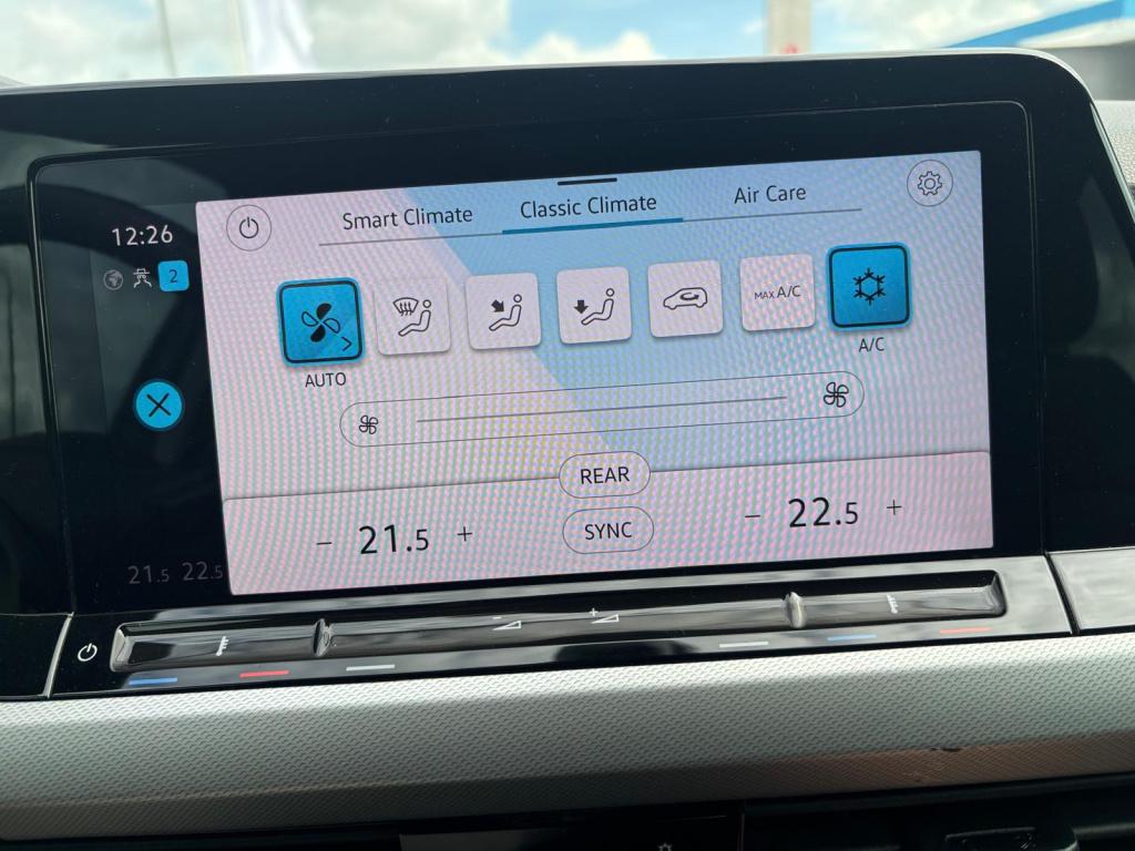 Volkswagen Golf tsi 110pk life, elektrische trekhaak, carplay