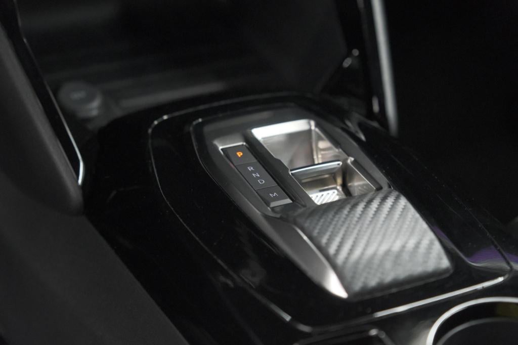 Peugeot 2008 1.2 hybrid 136 gt | camera | apple carplay | parkeersensoren |