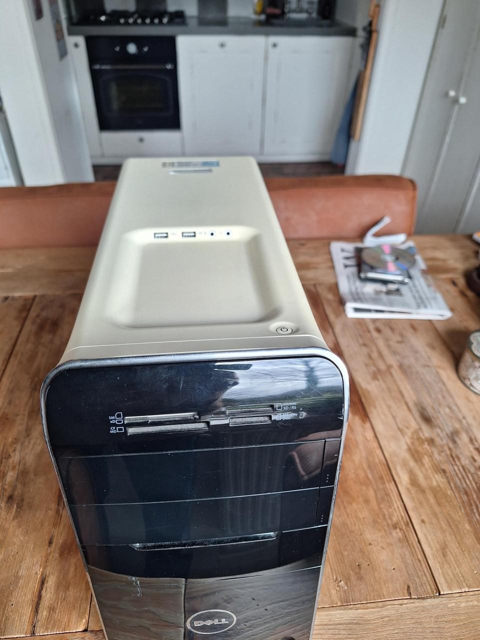 Gratis ruime PC kast zonder harde schijf