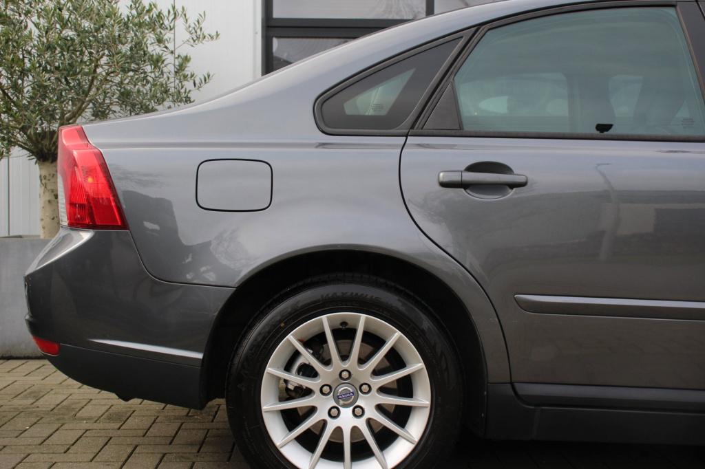 Volvo S40 2.4 edition aut. - 5cil - cruise - xenon - trekhaak - pdc - deale