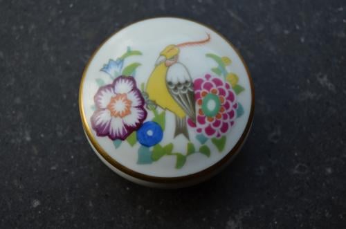 Porseleinen dekseldoosje in prima staat gemerkt