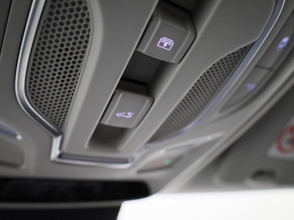 MG Zs Ev long range luxury 70 kwh | panoramadak | leder | apple carplay - a