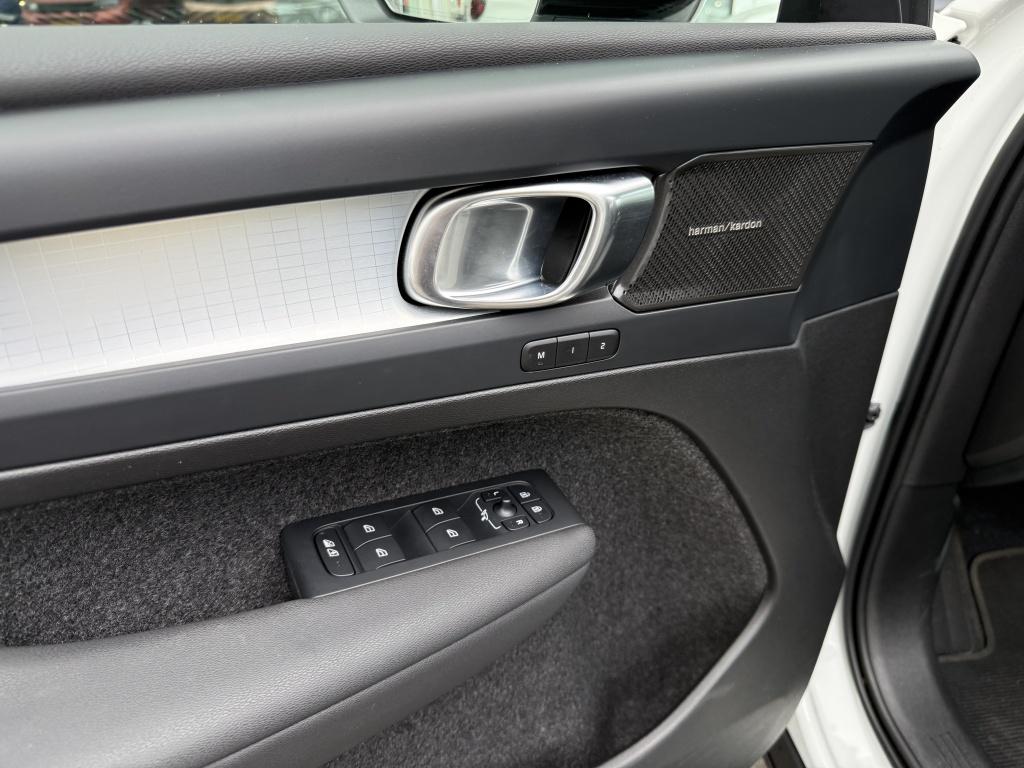 Volvo XC40 t5 262pk recharge ultimate dark | adap.cruise| panodak| trekhaak