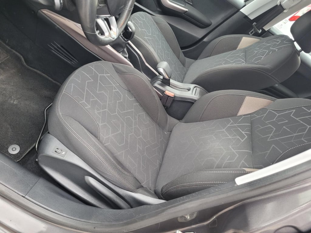 Peugeot 2008 1.2 puretech urban cross