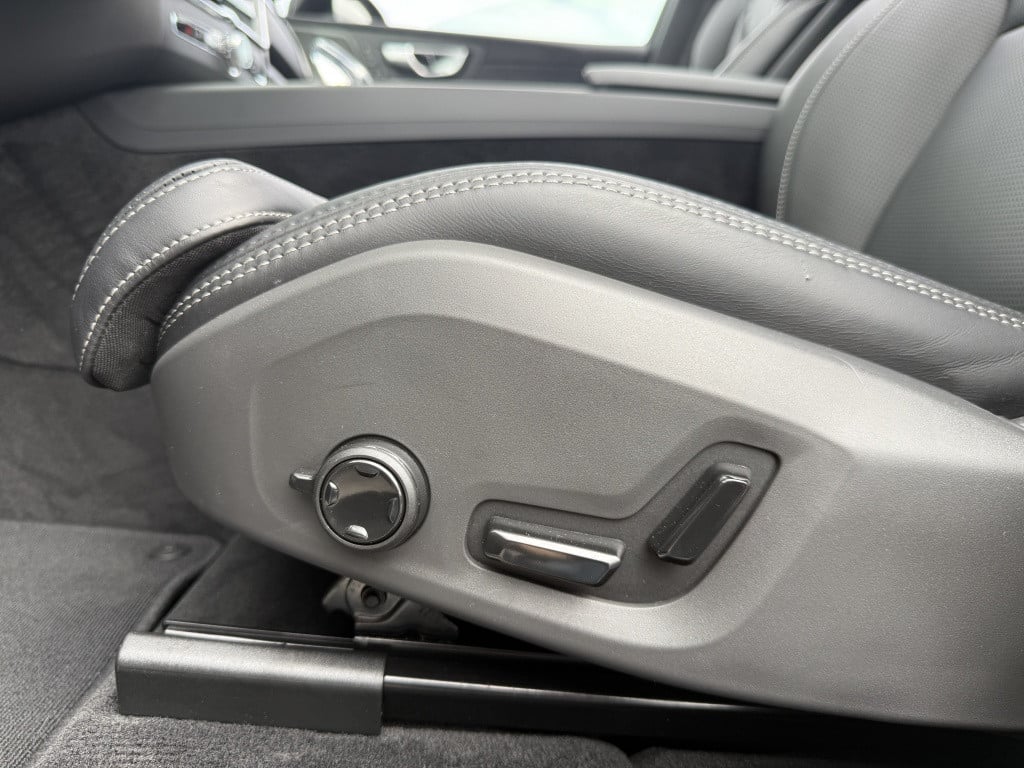 Volvo XC60 t8 455pk recharge ultra black ed| pano| 360 camera| stoel.vent|