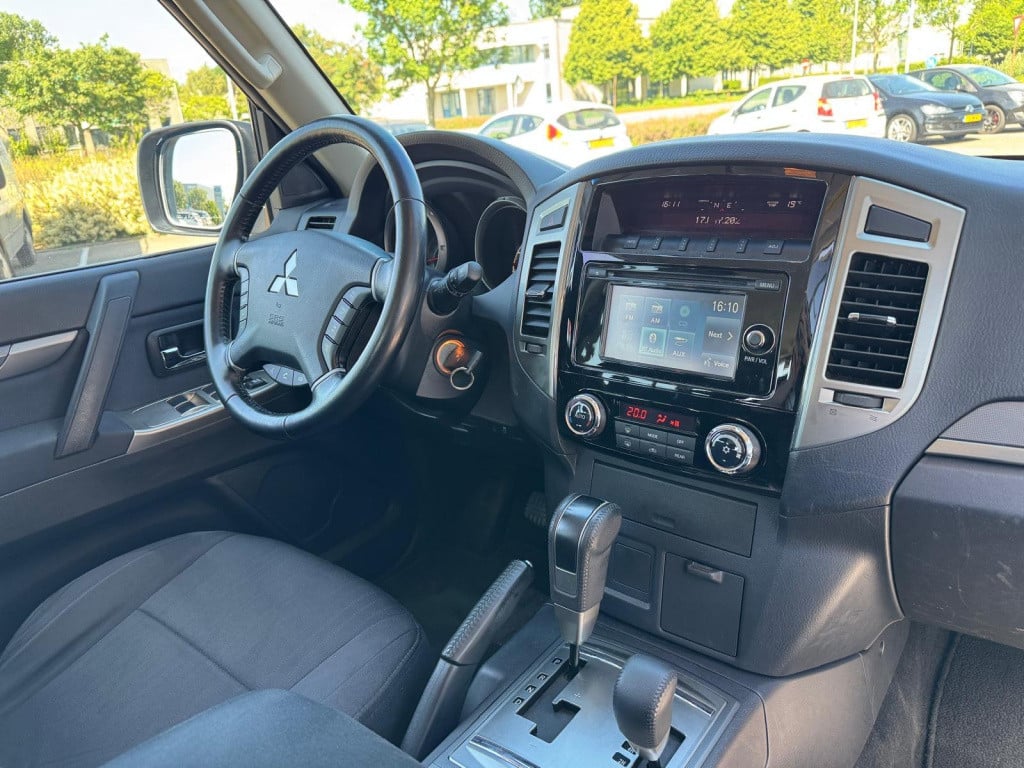 Mitsubishi Pajero 3.5 di- instyle automaat