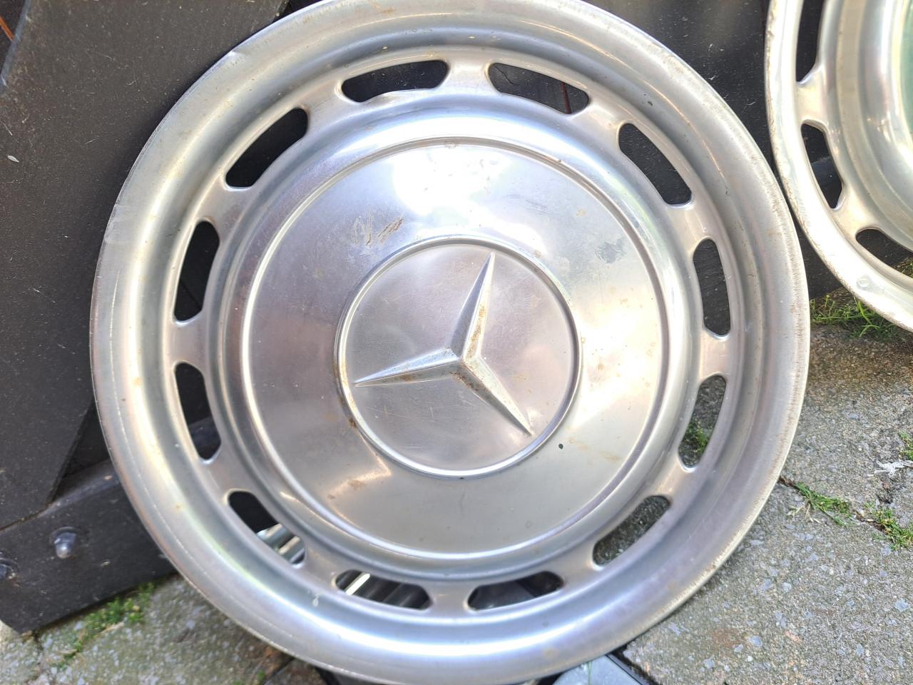 MERCEDES wieldoppen 1975