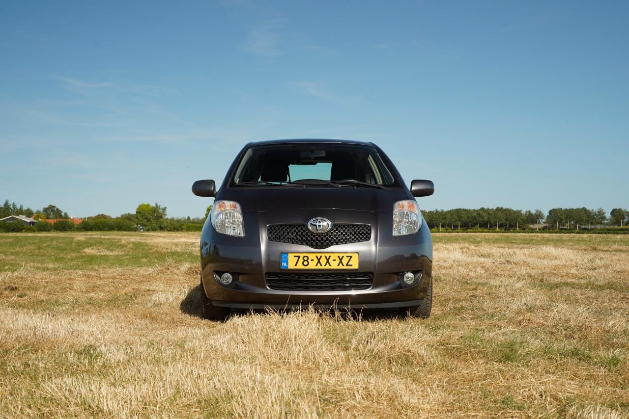 Toyota YARIS 1.3 VVTI SOL MMT/ Leder / Trekhaak / Automaat / Cruise control