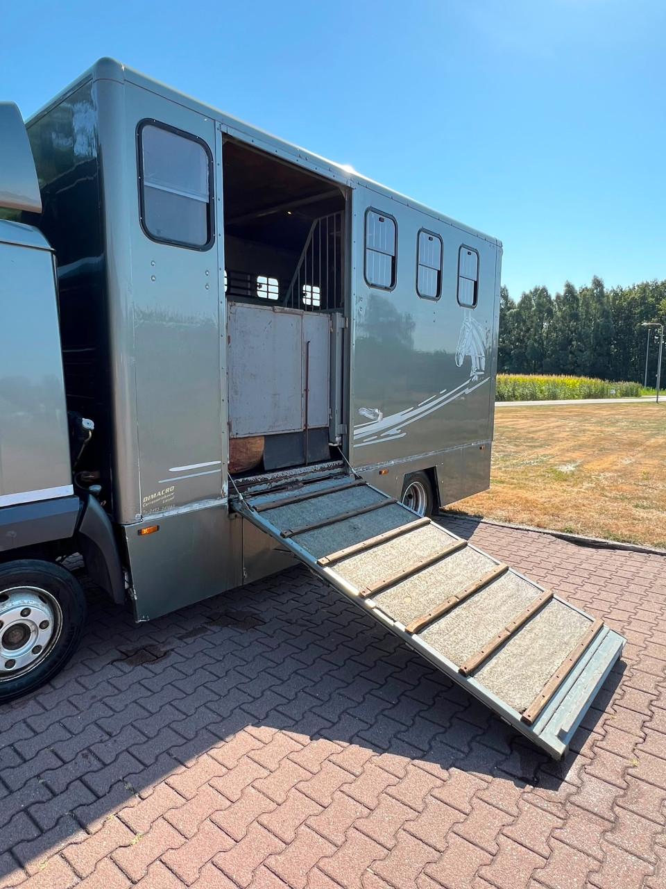 Man paarden vrachtwagen voor 3 a 4 paarden